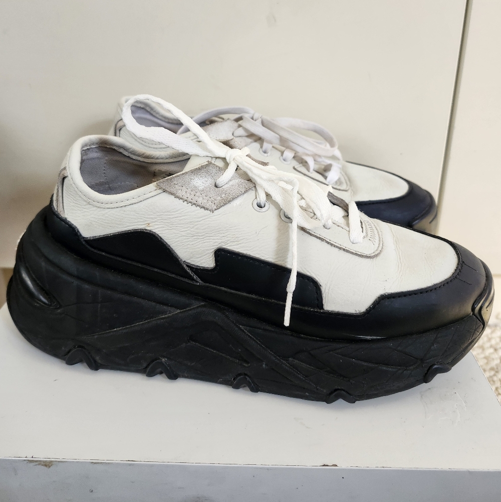 Diesel "S-Herby" White Leather Black Rubber Chunky Sole Sneakers Womens Sz 7.5